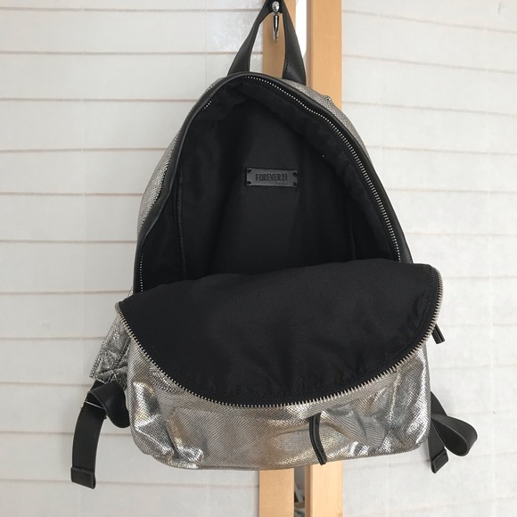 Forever 21 silver astronaut back pack - Picture 4 of 5